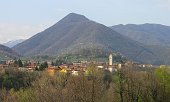 19 Dalla ciclabile. Almenno e la piramide dell'Ubione